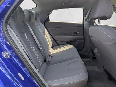 Used 2023 Hyundai Elantra SEL w/ Convenience Package FWD image 18