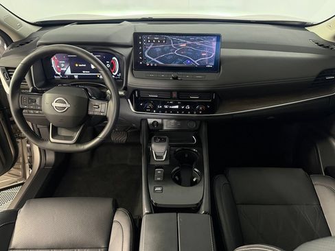 Used 2025 Nissan Rogue Platinum w/ Platinum Premium Package FWD image 12