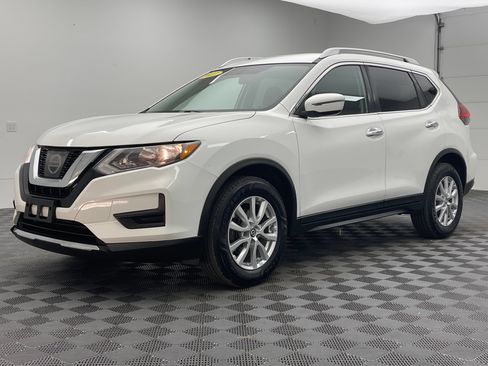 Used 2017 Nissan Rogue SV AWD/4WD image 2