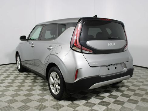 Used 2023 Kia Soul LX w/ LX Technology Package FWD image 25