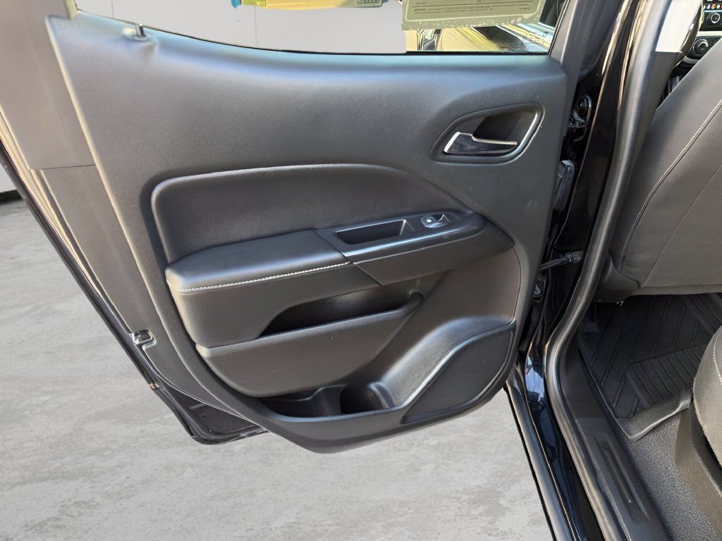 Used 2020 GMC Canyon SLE w/ Elevation Edition RWD image 10