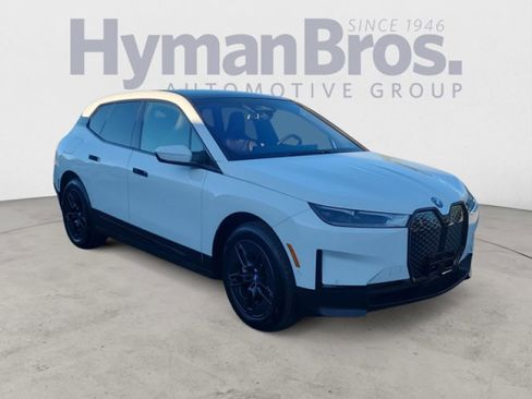 Used 2023 BMW iX xDrive50 image 1