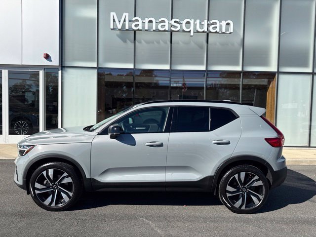 Used 2024 Volvo XC40 B5 Plus w/ Climate Package AWD/4WD image 2