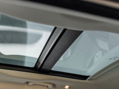 Used 2019 Land Rover Range Rover Velar S image 23