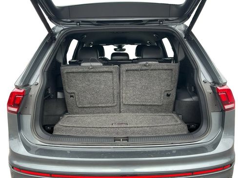 Used 2022 Volkswagen Tiguan SE R-Line FWD image 24