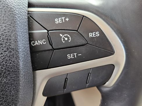 Used 2014 Jeep Grand Cherokee Limited image 16