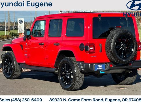 Used 2022 Jeep Wrangler Unlimited Sahara w/ Cold Weather Group image 6