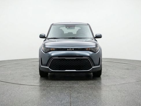 Used 2025 Kia Soul LX w/ LX Technology Package FWD image 2
