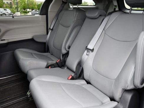 Used 2023 Toyota Sienna XLE w/ XLE Plus Package FWD image 14