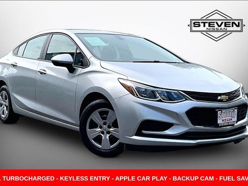 Used 2018 Chevrolet Cruze LS FWD image 1