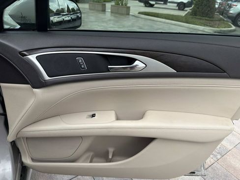 Used 2019 Lincoln MKZ Reserve FWD image 17