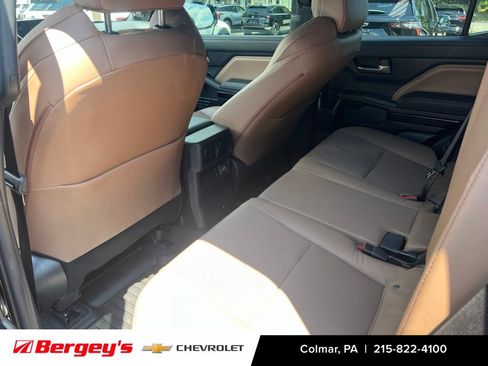 Used 2025 Toyota 4Runner Limited AWD/4WD image 10