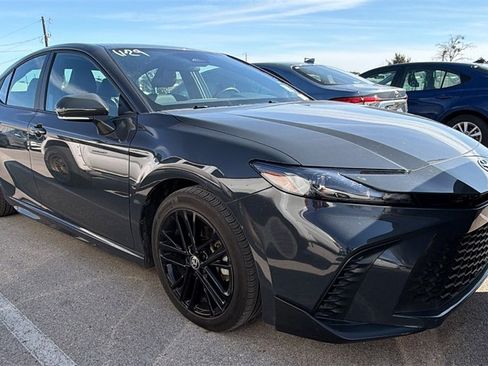 Certified 2025 Toyota Camry SE image 3