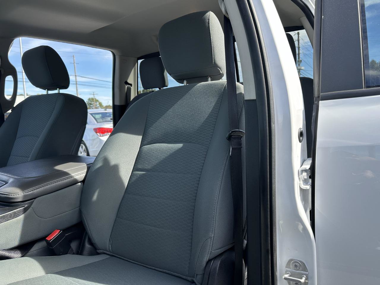 Used 2018 RAM 1500 SLT AWD/4WD image 28