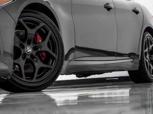 Used 2022 Alfa Romeo Giulia Ti RWD image 3