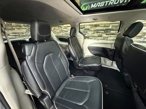 Used 2022 Chrysler Pacifica Limited FWD image 34