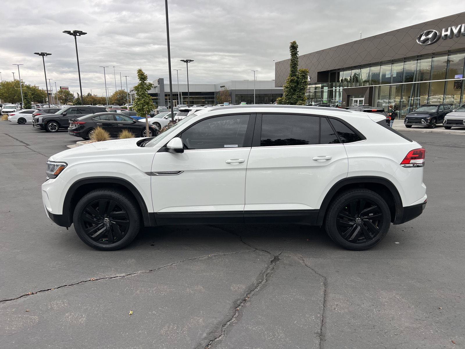 Used 2022 Volkswagen Atlas Cross Sport SE FWD image 21