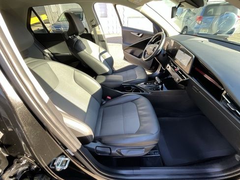 Used 2023 Kia Niro EX image 36