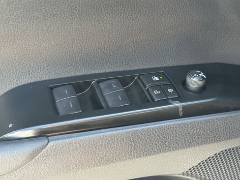 Used 2025 Toyota Camry LE image 28