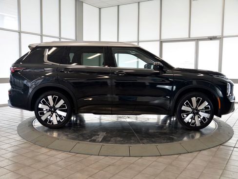 Used 2025 Mitsubishi Outlander AWD image 9