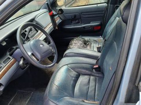 Used 2001 Ford Crown Victoria LX image 5