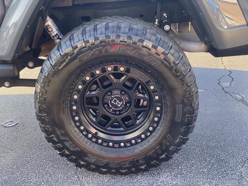 Certified 2021 Jeep Gladiator Sport image 15