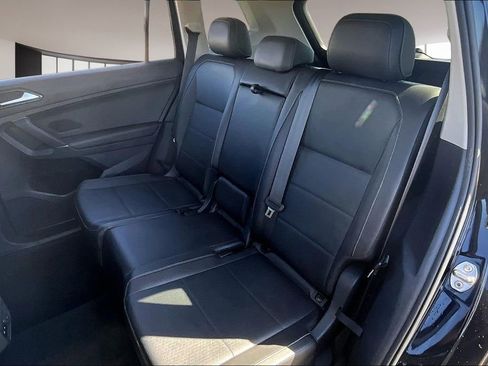 Used 2018 Volkswagen Tiguan SE w/ Panoramic Sunroof Package image 26