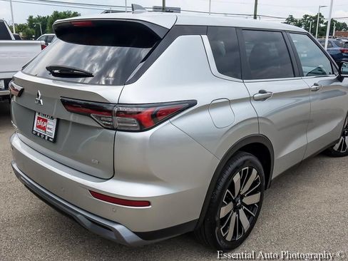 Used 2025 Mitsubishi Outlander SE AWD/4WD image 8