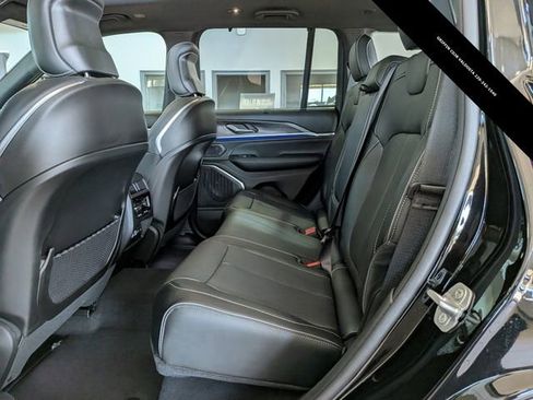 New 2025 Jeep Grand Cherokee Overland w/ Luxury Tech Group IV AWD/4WD image 14