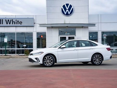 New 2026 Volkswagen Jetta SE image 1