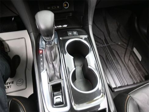 Used 2022 Chevrolet Equinox Premier image 11