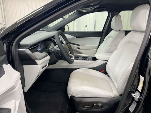 New 2026 Jeep Cherokee Limited image 19