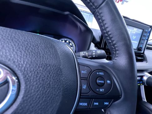 Used 2020 Toyota RAV4 XLE w/ Convenience Package image 21