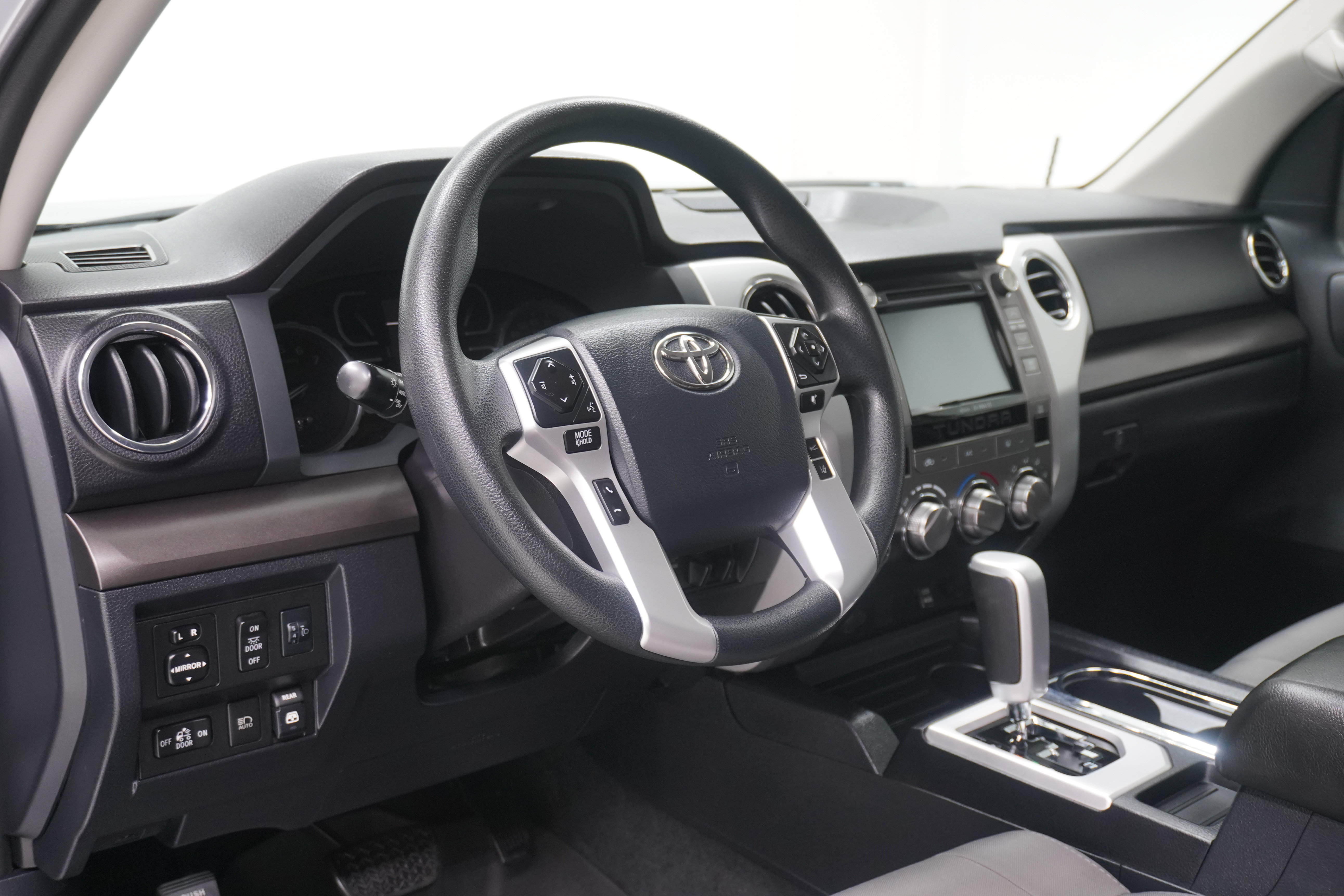 Used 2018 Toyota Tundra SR5 w/ SR5 Upgrade Package AWD/4WD image 11