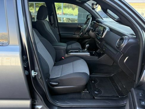 Used 2022 Toyota Tacoma TRD Sport w/ Technology Package AWD/4WD image 43