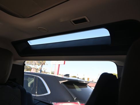 Used 2021 Land Rover Defender 90 First Edition image 67