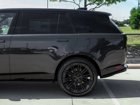 New 2026 Land Rover Range Rover Long Wheelbase SE AWD/4WD image 14