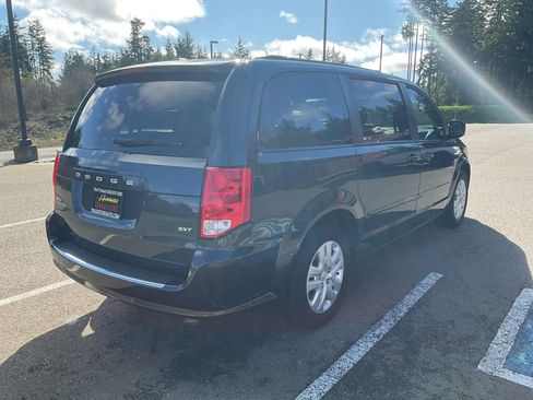 Used 2014 Dodge Grand Caravan SXT w/ UConnect Hands-Free Group image 5