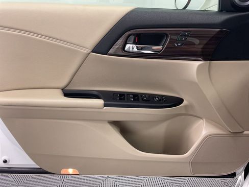 Used 2016 Honda Accord Touring image 25