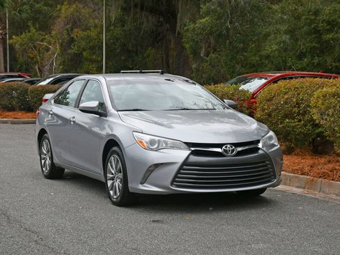 Used 2017 Toyota Camry XLE image 6