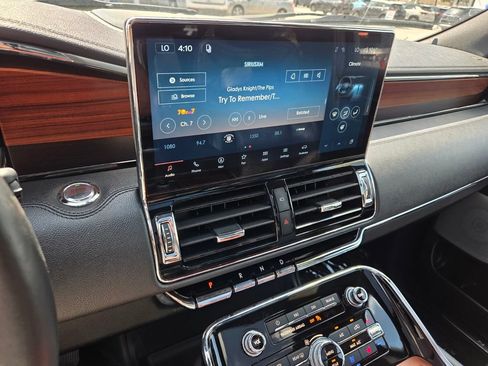 Used 2023 Lincoln Navigator Reserve AWD/4WD image 23