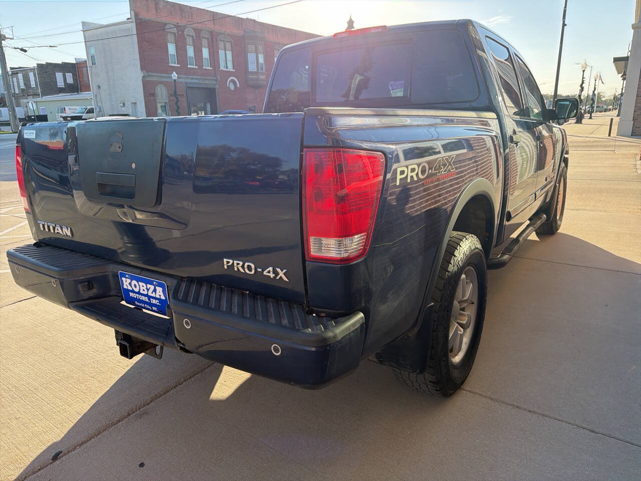 Used 2011 Nissan Titan PRO-4X AWD/4WD image 6