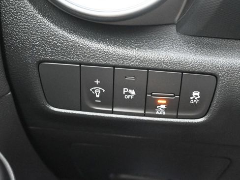 Used 2023 Hyundai Kona Limited FWD image 21