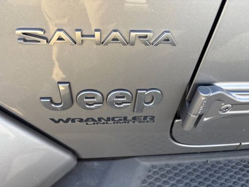 Used 2020 Jeep Wrangler Unlimited Sahara image 6