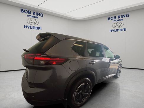 Used 2024 Nissan Rogue SV AWD/4WD image 5