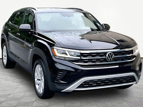 Used 2023 Volkswagen Atlas Cross Sport SE w/ Panoramic Sunroof Package FWD image 3