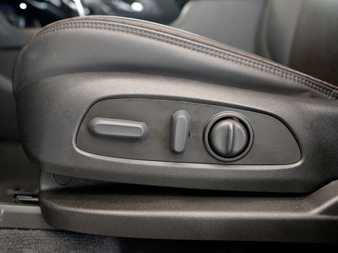 Used 2023 Chevrolet Traverse High Country image 16