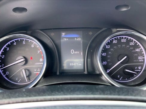 Used 2019 Toyota Camry SE image 25