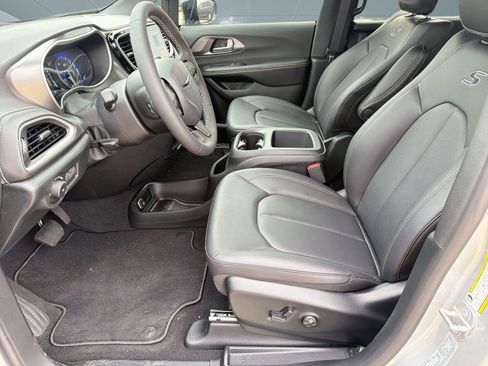 New 2026 Chrysler Pacifica Select w/ S Appearance Package FWD image 5
