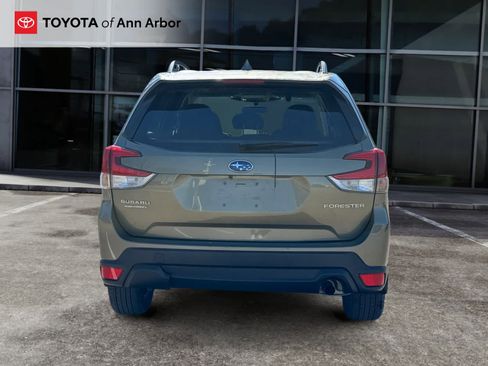Used 2023 Subaru Forester Premium image 11